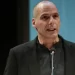 Γιάννης Βαρουφάκης: Κουκουλοφόροι τον γρονθοκόπησαν στα Εξάρχεια