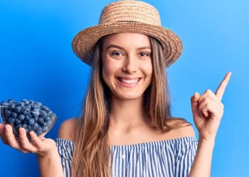 Το θαυματουργό φρούτο που αυξάνει τις καύσεις και βελτιώνει τις επιδόσεις – Ένα φλιτζάνι την ημέρα αρκεί