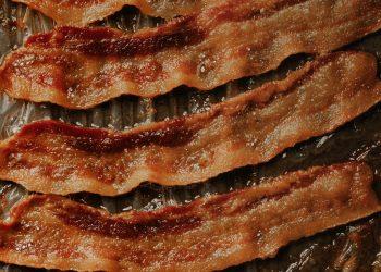 Κι όμως! Τόσα χρόνια μαγειρεύαμε λάθος το μπέικον