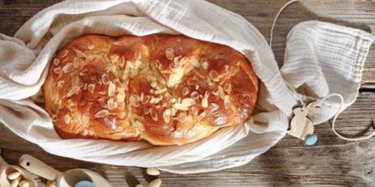 Τσουρέκι από τον Στέλιο Παρλιάρο (ΒΙΝΤΕΟ)