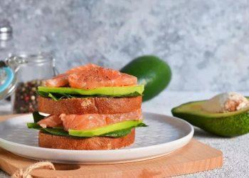 10 τροφές για πρωινό που μας φτιάχνουν τη διάθεση, σύμφωνα με τους διατροφολόγους