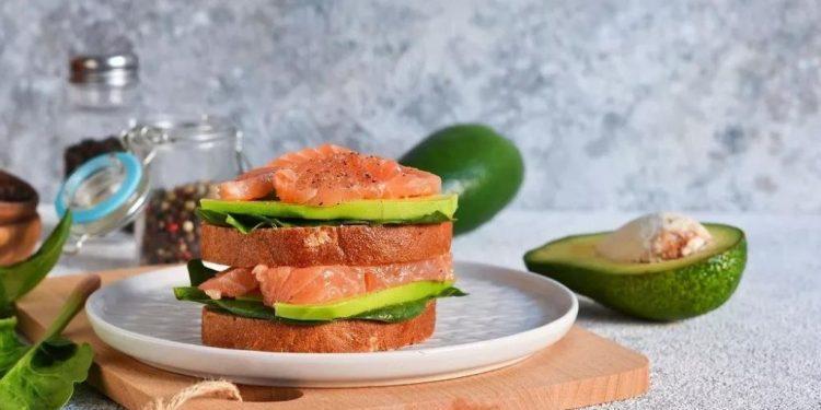 10 τροφές για πρωινό που μας φτιάχνουν τη διάθεση, σύμφωνα με τους διατροφολόγους