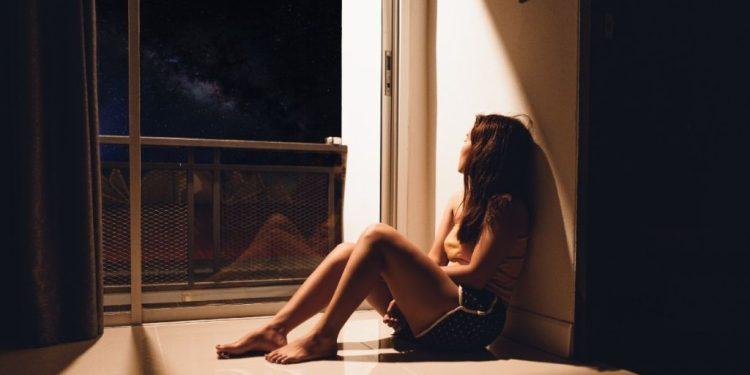 Κατάθλιψη: Αυξημένος κατά 40% ο κίνδυνος για όσους επιλέγουν αυτό το μοτίβο διαβίωσης