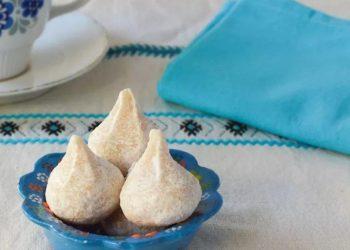 10 παραδοσιακά κεράσματα: φρουτένια αμυγδαλωτά, καρυδάτα καλσούνια, αρωματικά λουκούμια, βενιζελικά και βουτυράτος ακανές