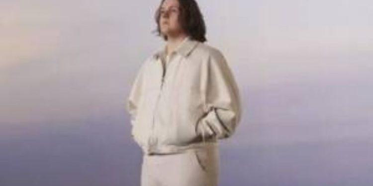 “Lewis Capaldi: How I’m Feeling Now”: Το ντοκιμαντέρ του Netflix για τον ταλαντούχο καλλιτέχνη