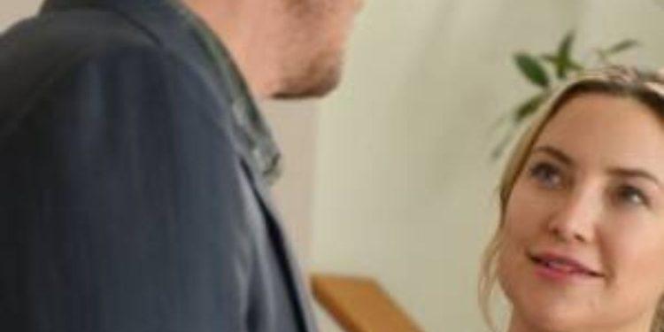 Συγγραφέας Κατά Λάθος: Η ταινία του Μάικλ Μάρεν για έναν μυστηριώδη προσκεκλημένο λογοτεχνικού φεστιβάλ