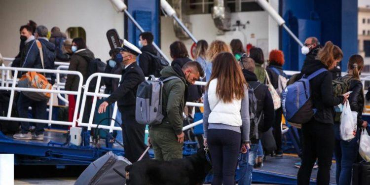 Πάσχα 2023: Από σήμερα η μεγάλη έξοδος – Γεμάτα φεύγουν τα πλοία από τα λιμάνια