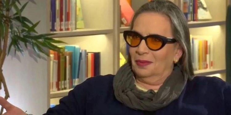 Λίνα Νικολακοπούλου για το «Μαμά γερνάω»: Το έγραψα σε ηλικία 33 ετών, με βασάνισε πολύ