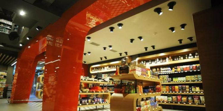 Μύκονος: Το super market που κάνει θραύση με DJs, bartenders και τον σεφ του Ρονάλντο «πάει» και στο Λονδίνο