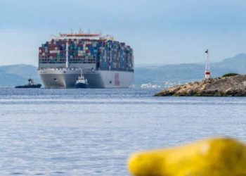 Στον Πειραιά το mega vessel OOCL SPAIN