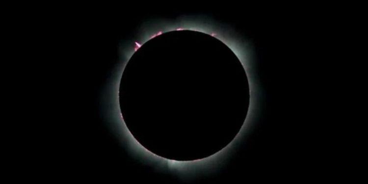 Έκλειψη ηλίου: Η στιγμή που ο ουρανός σκοτείνιασε στην Αυστραλία (βίντεο)