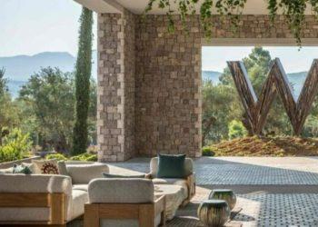 Η σεζόν ξεκινά δυναμικά στο W Costa Navarino