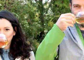Η Αγγελική και ο Κώστας άφησαν τα επαγγέλματά τους και ασχολούνται με τη βιολογική καλλιέργεια αρωματικών βοτάνων