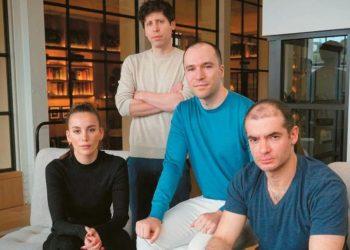 Η Μίρα Μουράτι και οι τρεις συνεργάτες της Σαμ, Γκρεγκ και Ιλια αποτελούν την ομάδα που δημιούργησε το Chat GPT-4