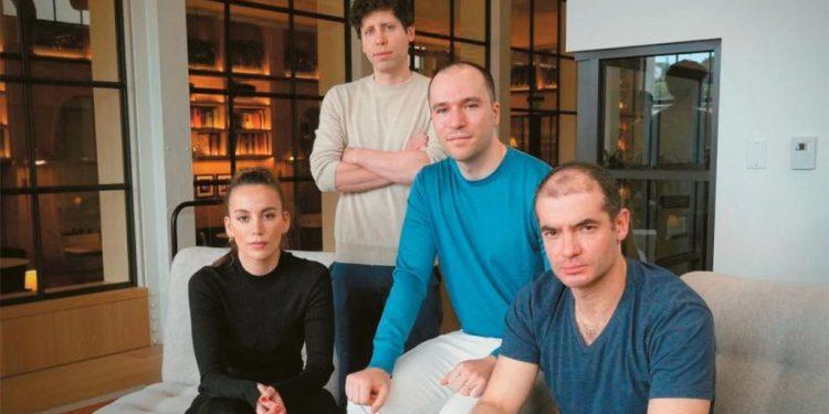 Η Μίρα Μουράτι και οι τρεις συνεργάτες της Σαμ, Γκρεγκ και Ιλια αποτελούν την ομάδα που δημιούργησε το Chat GPT-4