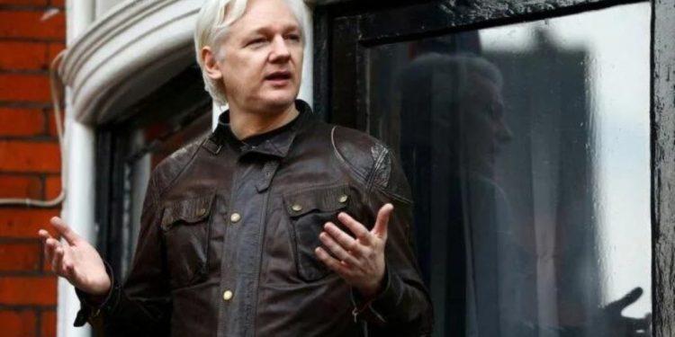 Επίτιμο μέλος της ΕΣΗΕΑ ο Τζούλιαν Ασάνζ