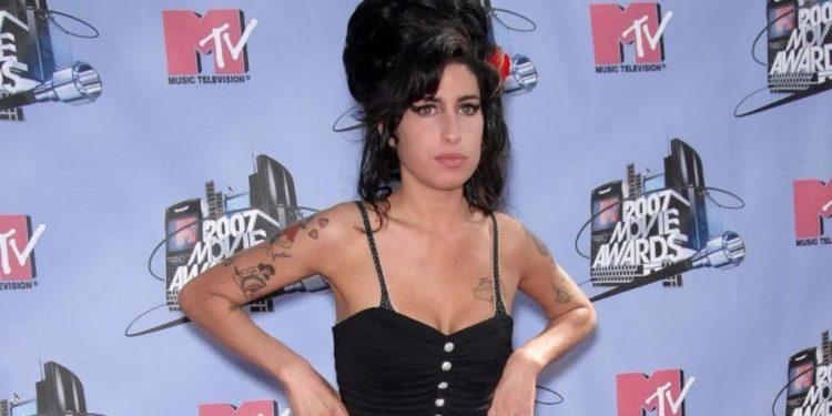 ‘Ειμι Γουάινχαουζ: Θα κυκλοφορήσει νέο βιβλίο με αποσπάσματα από τα προσωπικά της ημερολόγια