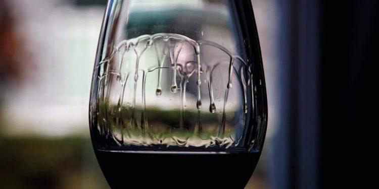 Όταν το ποτήρι κρασιού γεμίζει με δάκρυα, μόνο στενάχωρο δεν είναι