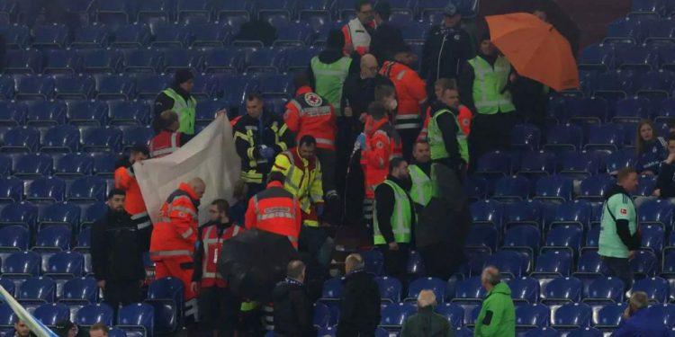 Bundesliga: Πέθανε στην κερκίδα οπαδός της Σάλκε