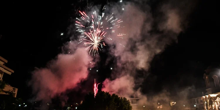 «Χριστός Ανέστη!»: Η Ελλάδα από άκρη σε άκρη γιορτάζει την Ανάσταση