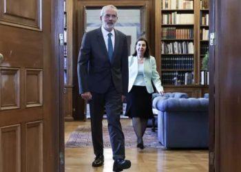 Στις 16:00 ορκίζεται πρωθυπουργός για ένα μήνα ο Ι.Σαρμάς