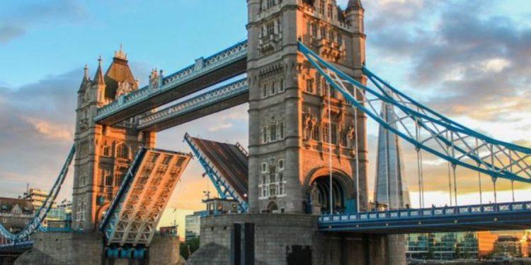 Περιορισμούς στη φοιτητική βίζα θέτει το Ηνωμένο Βασίλειο – Πώς επηρεάζει τους συγγενείς