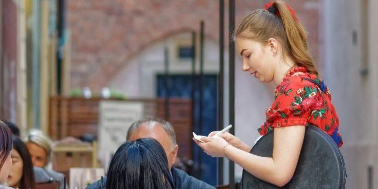 Τουρισμός: «Έκρηξη» προσλήψεων τον Απρίλιο