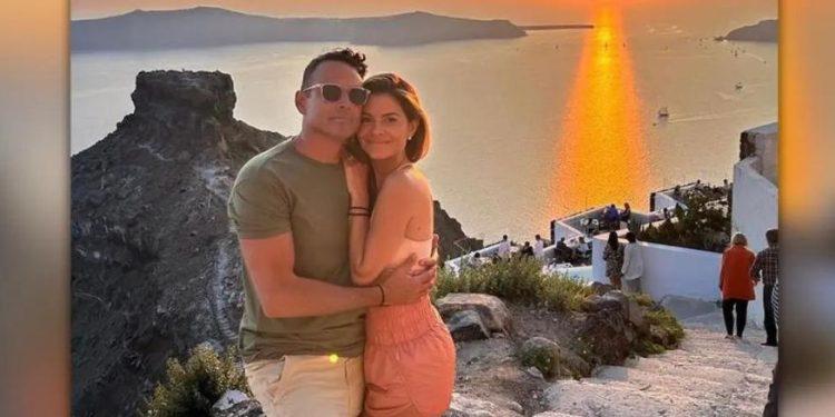 Μαρία Μενούνος: Στη Σαντορίνη με τον σύζυγό της, λίγο πριν γίνoυν γονείς – Δείτε φωτογραφίες
