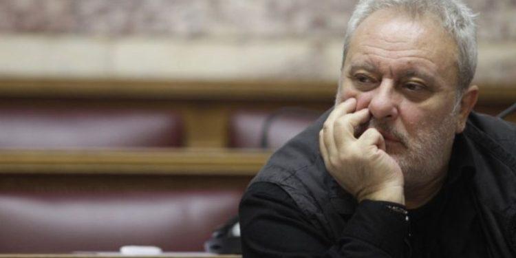 Ψαριανός: Επίθεση σε καθηγητές – Τους αποκαλεί «σκουλήκια, αλήτες και μαφιόζους