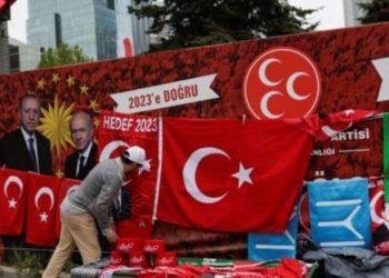 Εκλογές στην Τουρκία: Μαζική η συμμετοχή τις πρώτες ώρες – Σεισμόπληκτοι ψηφίζουν ανάμεσα στα ερείπια