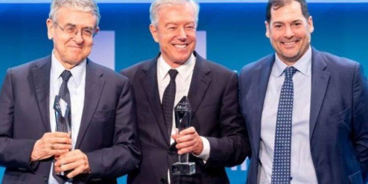 Sani/Ikos: Διεθνής διάκριση για Σταύρο Ανδρεάδη και Ανδρέα Ανδρεάδη για τη συνεισφορά τους στον κλάδο φιλοξενίας