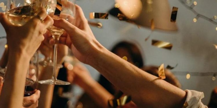 Εορτολόγιο: Σήμερα 21 Μαΐου γιορτάζει η μισή Ελλάδα