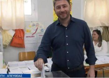Εκλογές 2023 – Στο Αρκαλοχώρι ψήφισε ο Νίκος Ανδρουλάκης – «Ήρθε η ώρα του κυρίαρχου ελληνικού λαού»