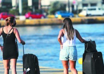 Διακοπές: Απιαστο όνειρο για τους Ελληνες το καλοκαίρι στο Αιγαίο