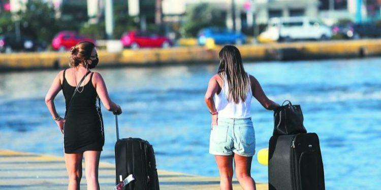 Διακοπές: Απιαστο όνειρο για τους Ελληνες το καλοκαίρι στο Αιγαίο