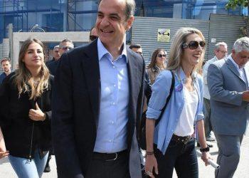Εκλογές 2023 – Μητσοτάκης: «Θα ξημερώσει μία ακόμη καλύτερη μέρα» – Ψήφισε με τα παιδιά του στην Κηφισιά