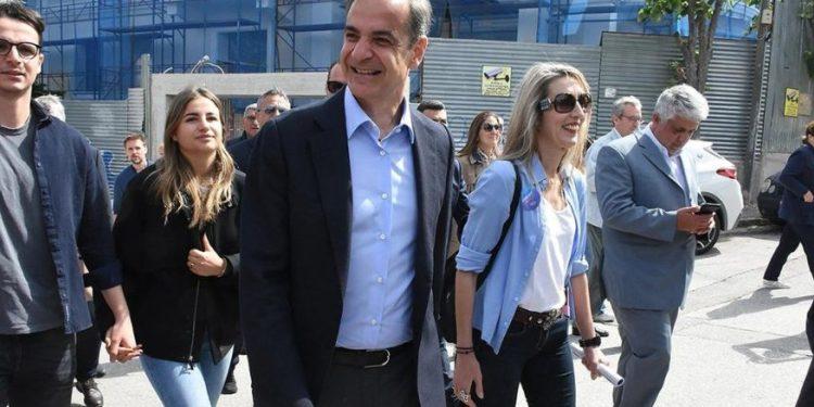 Εκλογές 2023 – Μητσοτάκης: «Θα ξημερώσει μία ακόμη καλύτερη μέρα» – Ψήφισε με τα παιδιά του στην Κηφισιά