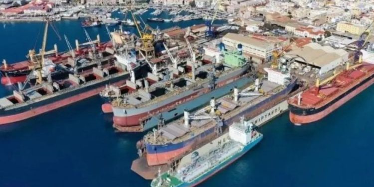 ONEX: Δώδεκα πλοία επισκευάζονται στα ναυπηγεία της Σύρου και της Ελευσίνας
