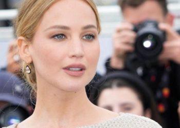 Τζένιφερ Λόρενς: Η εντυπωσιακή εμφάνιση της ηθοποιού στο Φεστιβάλ των Καννών για το «Bread and Roses»
