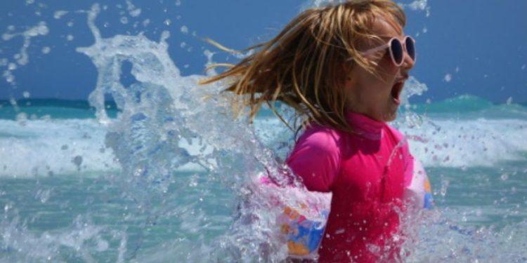 Κολύμπι: Το 50% των γονέων στις ΗΠΑ αναφέρουν ότι τα παιδιά τους δεν ξέρουν να κολυμπούν