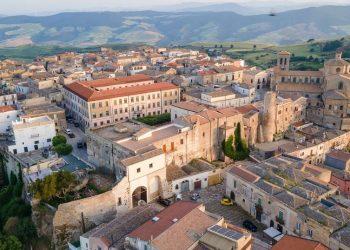 Ιρσίνα: Το ιταλικό χωριό που «αναγεννήθηκε» από ξένους συνταξιούχους