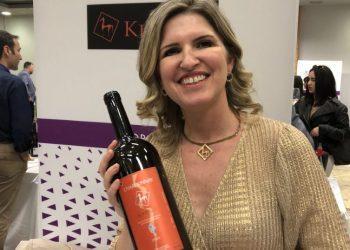 Πρώτη εμφιάλωση για το ερυθρό Μάρων Κίκονες από ποικιλία Sangiovese σε φιάλη Magnum