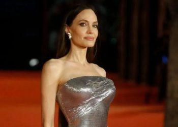 Αντζελίνα Τζολί: Η ανάρτησή της για τη μητέρα της που έφυγε από τη ζωή μετά από μάχη με τον καρκίνο του μαστού