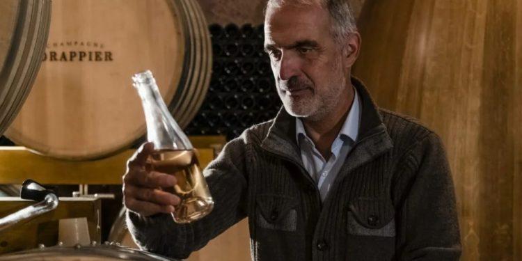 Ο Drappier είναι ο πρώτος παραγωγός που καλλιεργεί και τα οκτώ σταφύλια σαμπάνιας