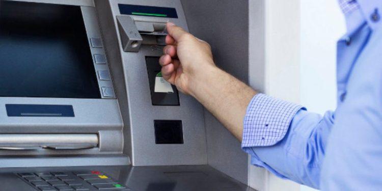 Τράπεζες: 1 στους 10 Ελληνες δεν βρίσκει ΑΤΜ ή κατάστημα κοντά του