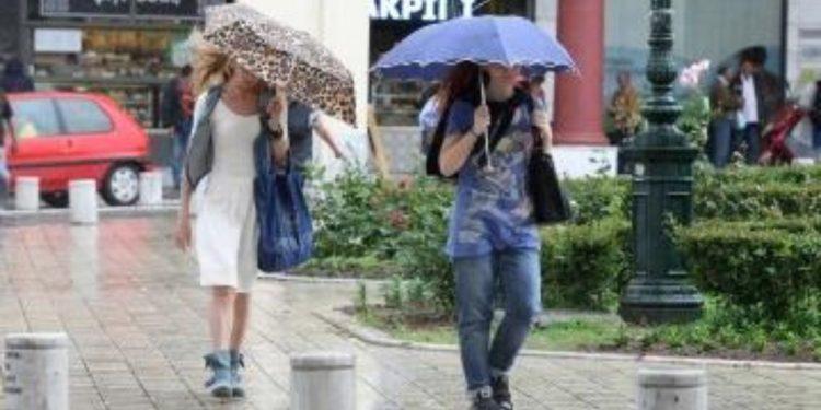 Καιρός: Βροχές και σποραδικές καταιγίδες σήμερα – Πότε αναμένεται εξασθένηση των φαινομένων