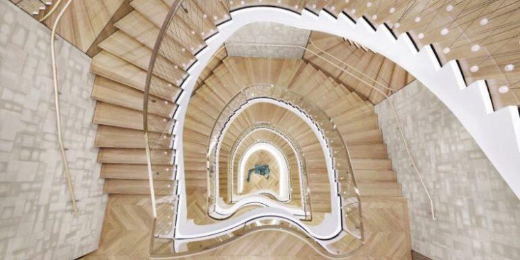 Ο πλουσιότερος άνθρωπος του κόσμου χάθηκε μέσα στο μαγαζί του