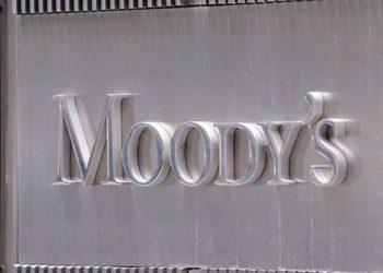 Moody’s: Παγκόσμιο ρεκόρ στη μείωση του χρέους θα καταγράψει η Ελλάδα