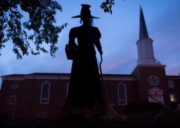 Απαλλάσσονται από τις κατηγορίες «μάγισσες» στις ΗΠΑ, με κάποια καθυστέρηση