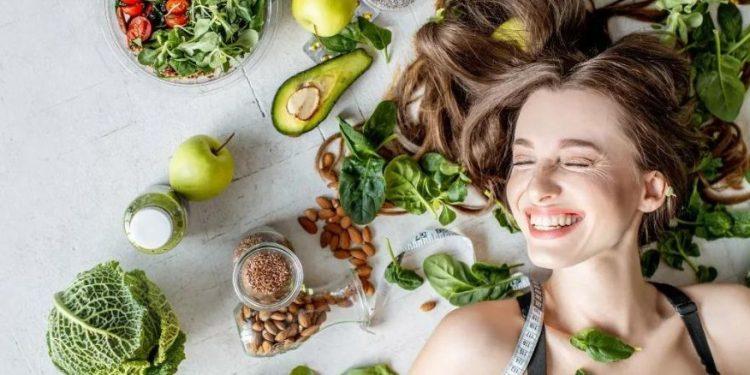 Πέντε τρόφιμα που επιλέγει μία καρδιολόγος για να ρίξει τη χοληστερόλη